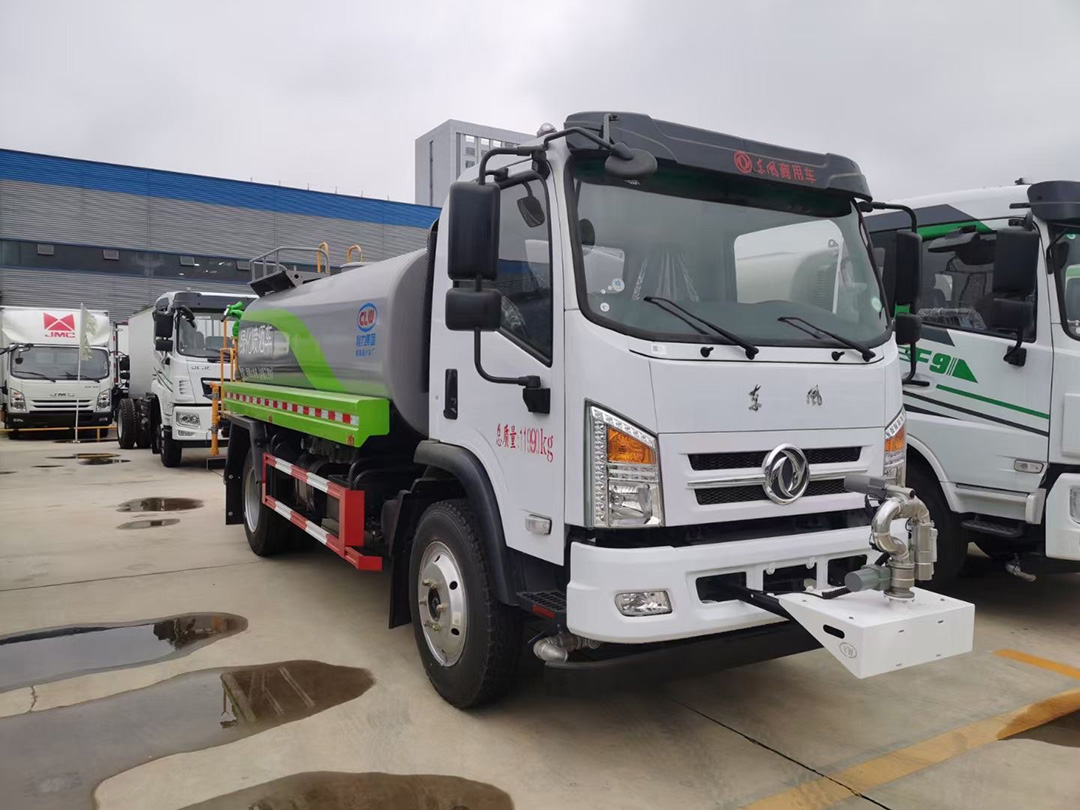东风9吨洒水车