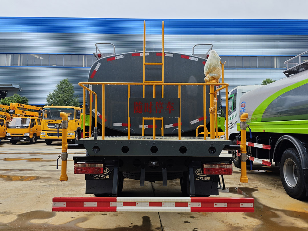 程力牌系列12.6方绿化喷洒车