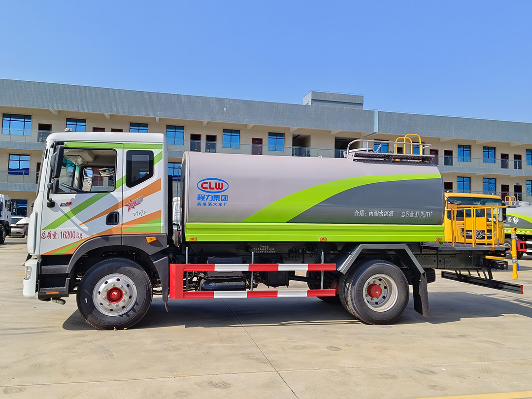 东风D9系列12.33方洒水车