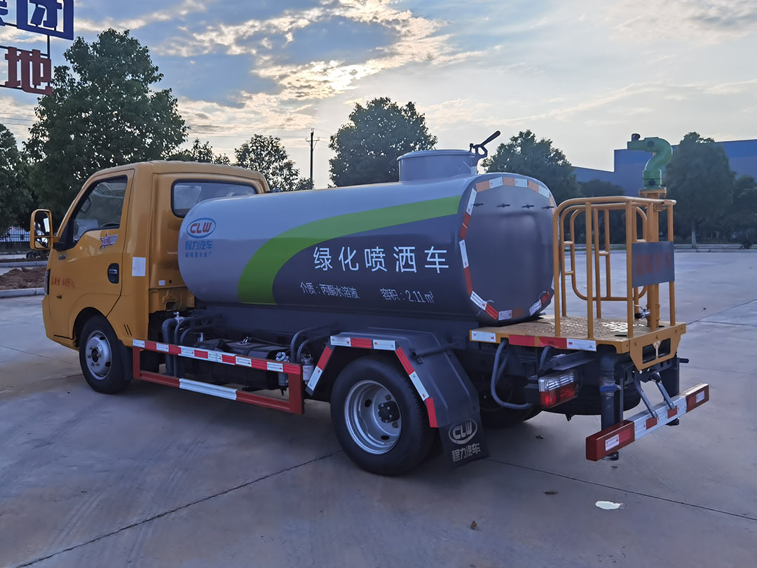 东风途逸蓝牌2.5方洒水车