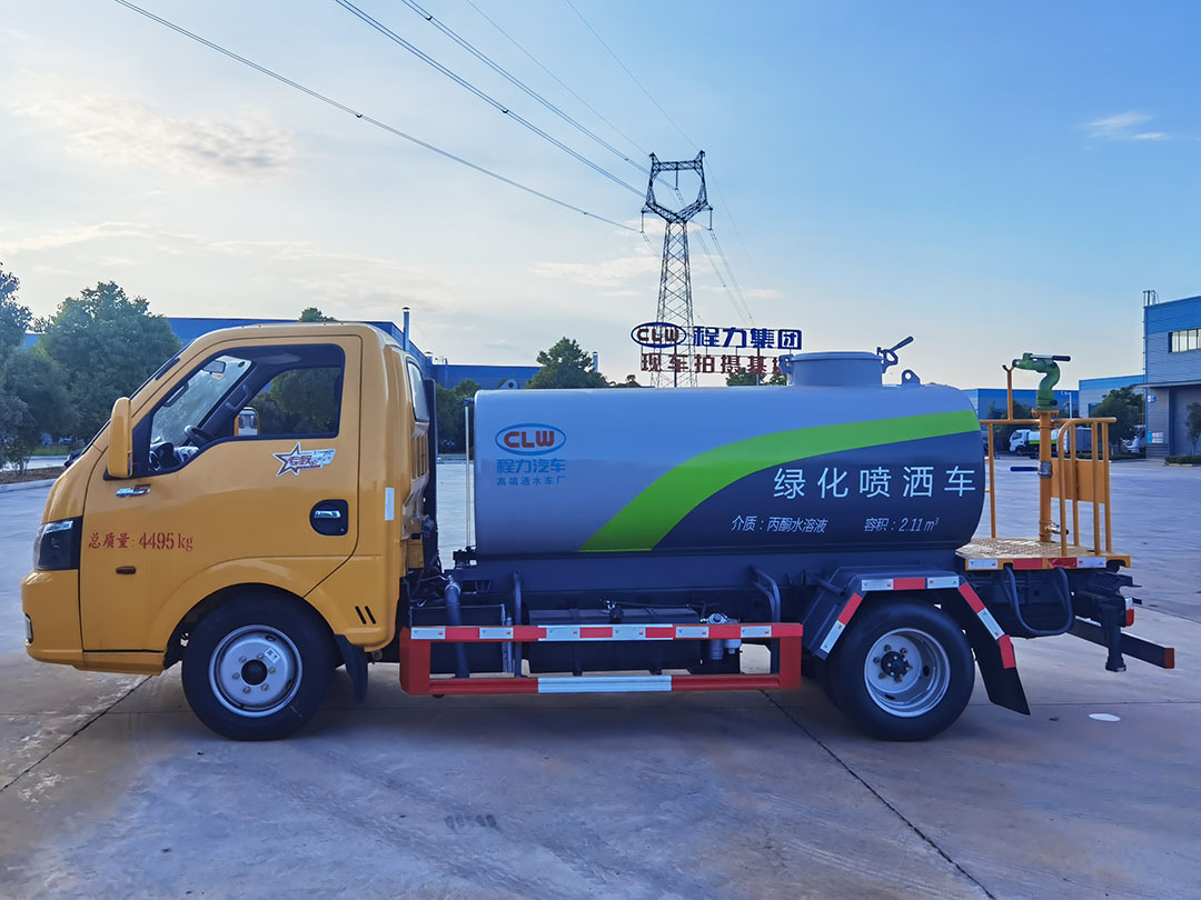 东风途逸蓝牌2.5方洒水车