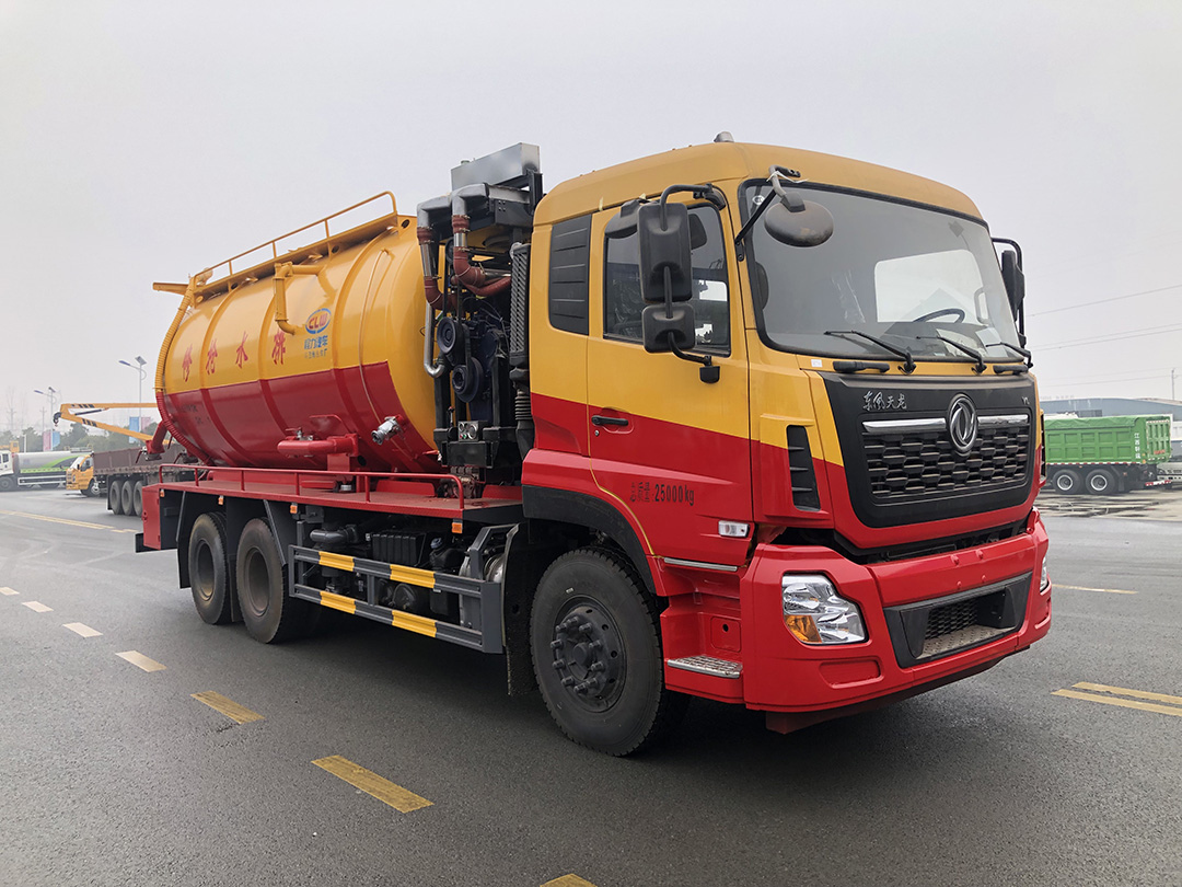 东风天龙后双桥清洗吸污车