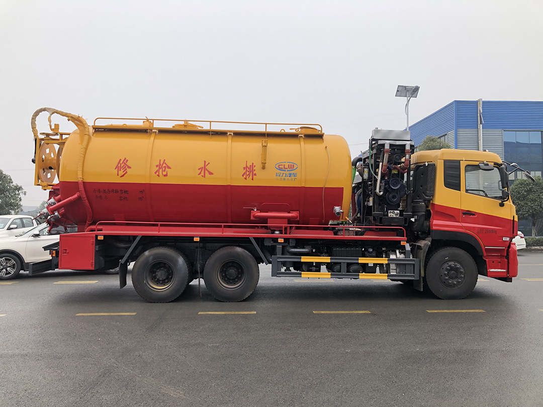 东风天龙后双桥清洗吸污车