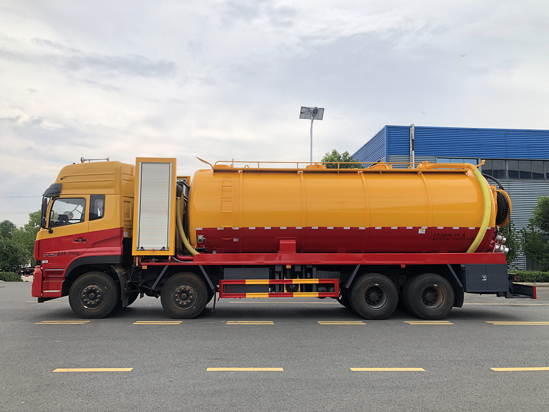 东风天龙前四后八清洗吸污车