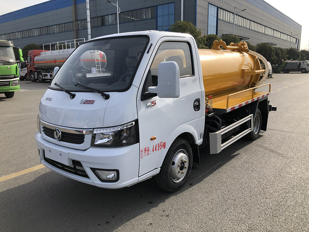 东风途逸吸污车