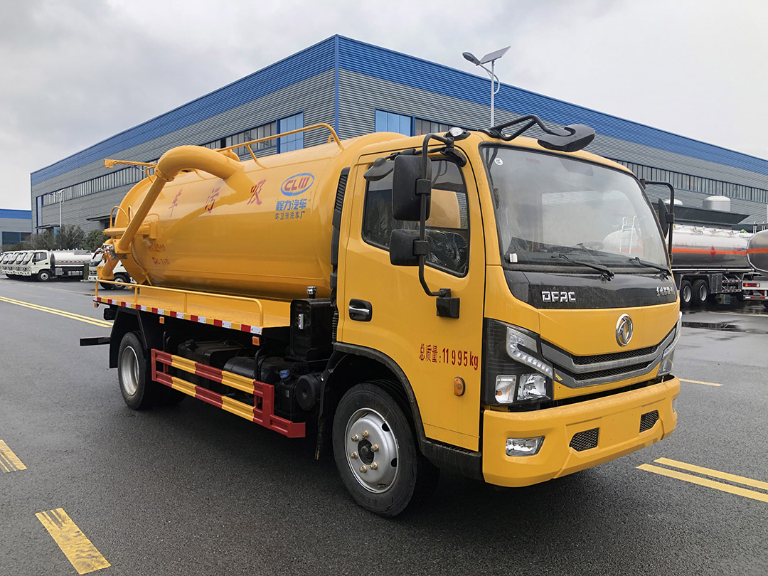 东风大多利卡吸污车