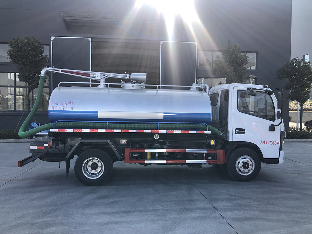 东风小多利卡吸粪车