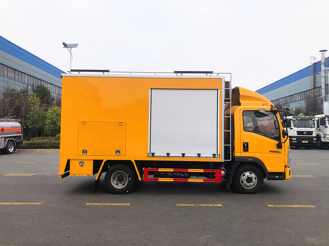 重汽豪沃光固化修复车