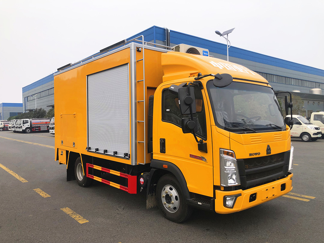 重汽豪沃光固化修复车