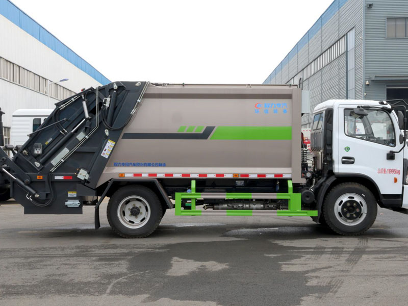 东风福瑞卡F7压缩垃圾车