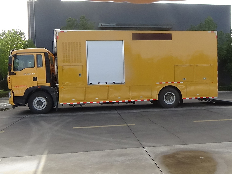 重汽豪沃3000方排水车（5180）