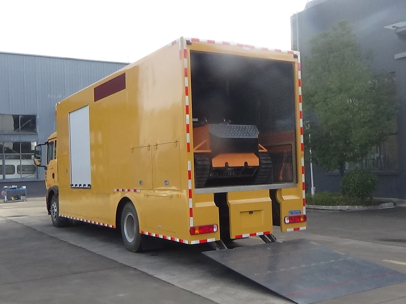 重汽豪沃3000方排水车（5180）