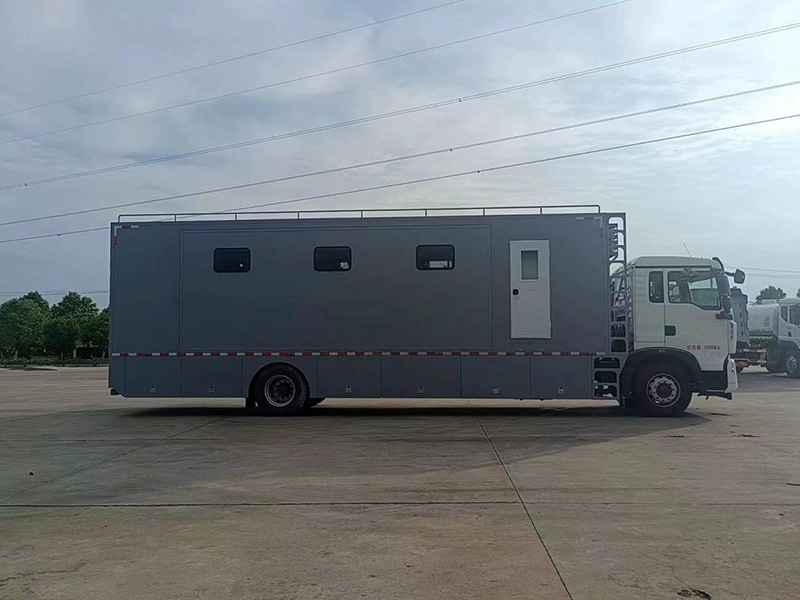 CL5160TSY6AYS豪沃宿营车