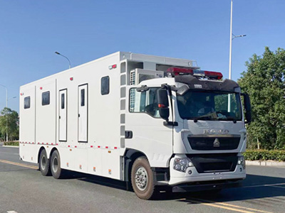 CL5220TSY6BZ豪沃28人后双桥宿营车