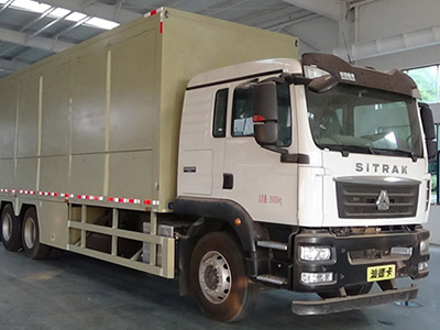 CLW5260XZBZ6汕德卡后双桥装备运输车