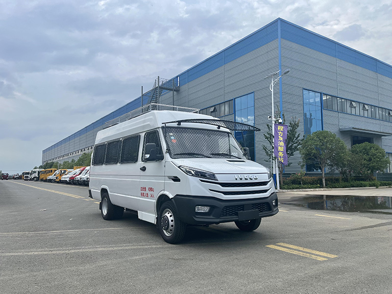 CLW5040XYBCDP依维柯得意运兵车