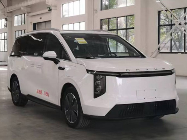 CL5030XZHBEV型大通纯电动指挥车