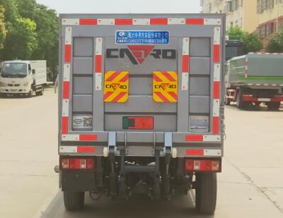 程力威牌CLW5037CTYJK6型桶装垃圾运输车