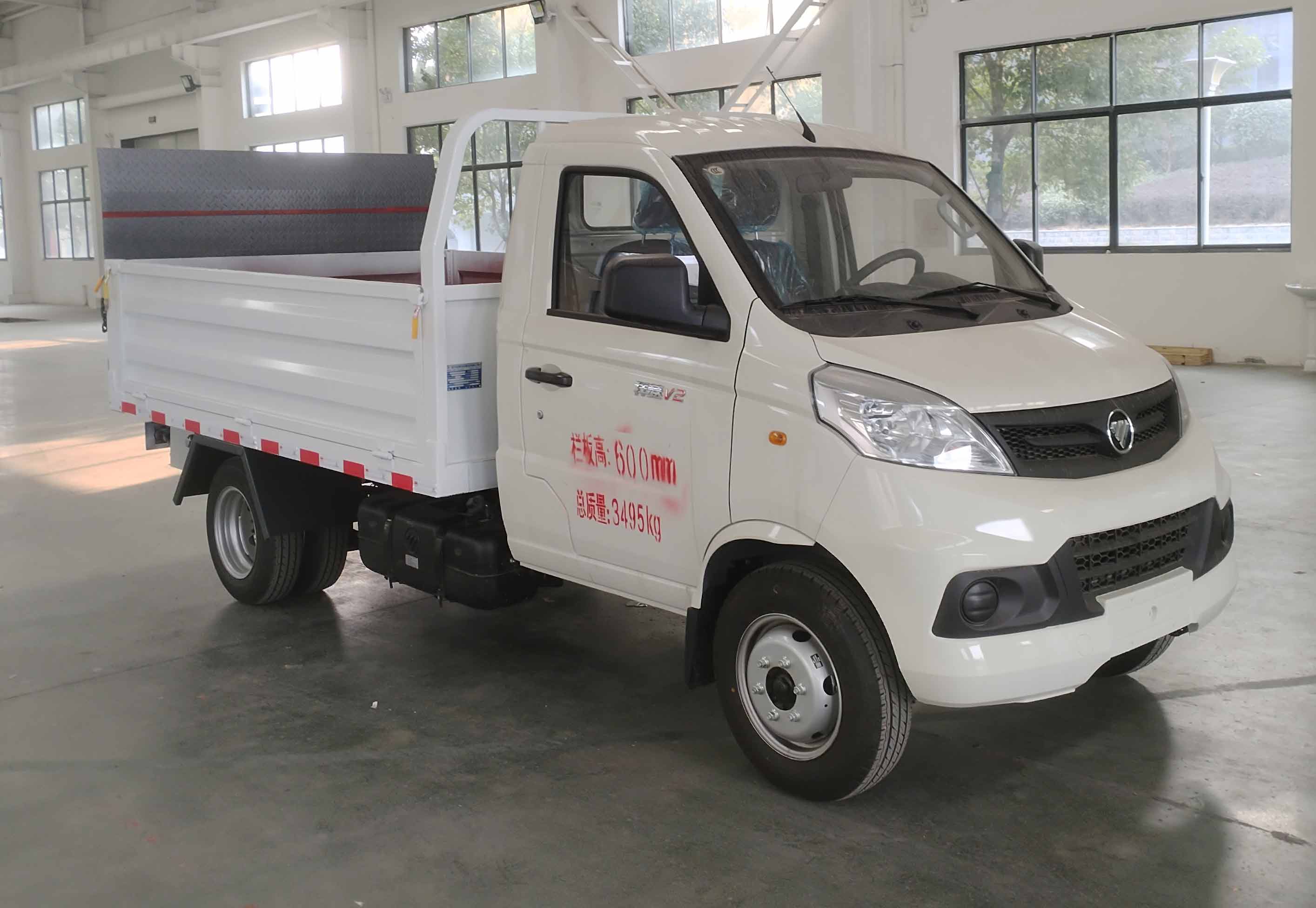 程力威牌CLW5030CTYBHJ型桶装垃圾运输车