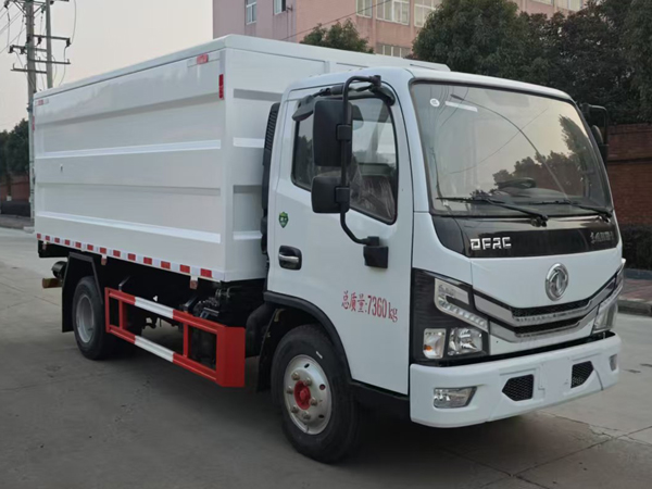 程力威牌CLW5070XTYCDP型密闭式桶装垃圾车