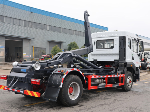 东风多利卡D9勾臂垃圾车