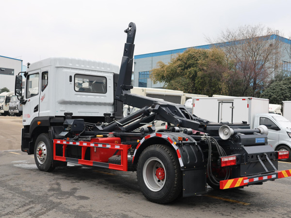 东风多利卡D9勾臂垃圾车