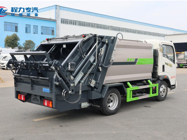 重汽豪沃M2地库王压缩垃圾车